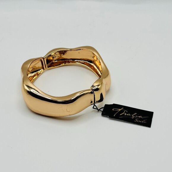 Thalia Sodi Gold Tone Wave Bangle Bracelet Hinged Chunky Statement Jewelry NWT - Picture 1 of 5